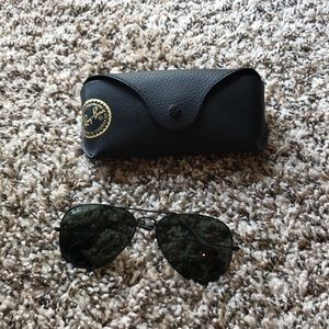 Black aviator ray-bans
